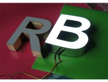 LED樹脂發(fā)光字廠家的制作方法是什么呢？山西德軒做字廠和您分析